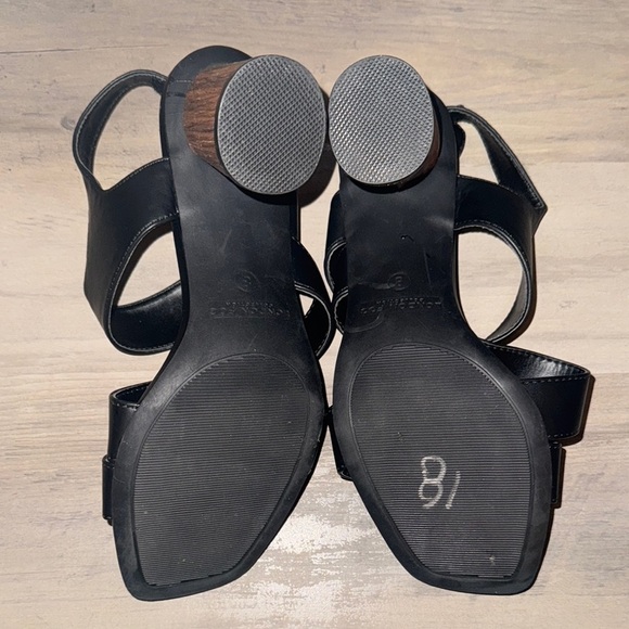 NWT London Fog Women's Black & Brown Chunky Heel Sandals Size 8 - Picture 3 of 8